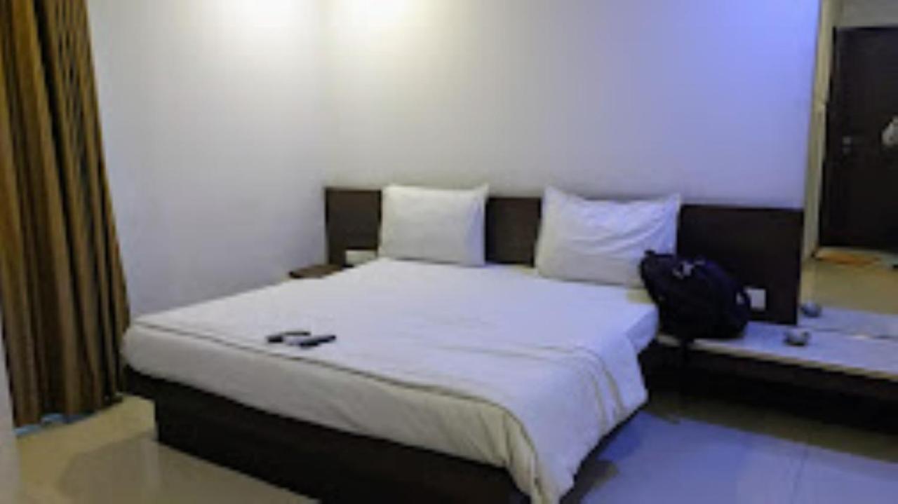Hotel Sai Saya,纳西克 外观 照片